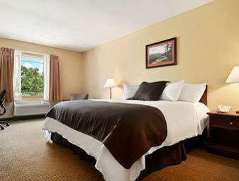Super 8 Monterey Hotel Buitenkant foto